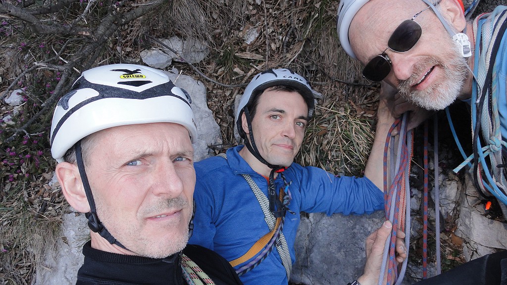 8 E' FATTA !!!.JPG - Il trio in cima !